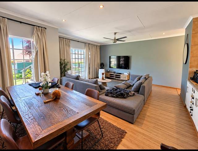 2 BEDROOM TOWNHOUSE FOR SALE IN GLEN MARAIS